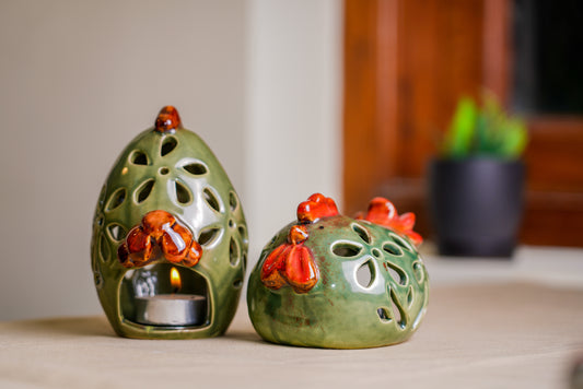 Adorable Pair Of Hen Decor